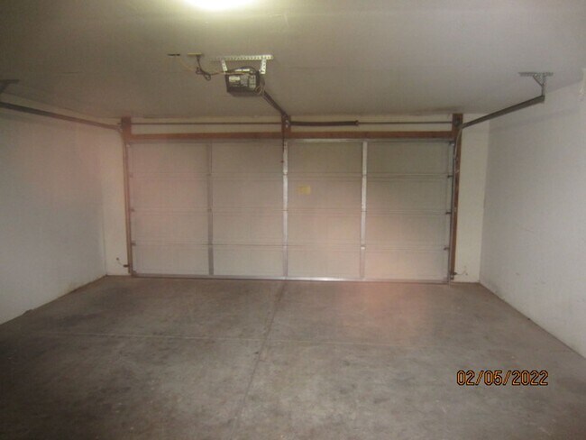 Building Photo - Comfortable & Attractive 3 Bedroom 2 Bath East Side Home Convenient to Everything