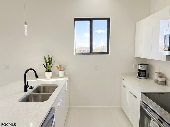 Building Photo - 4238 NW 34th Terrace
