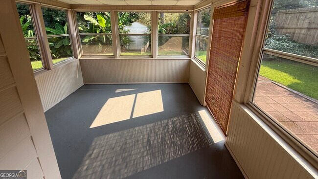 Building Photo - 3897 Saddlecreek Dr