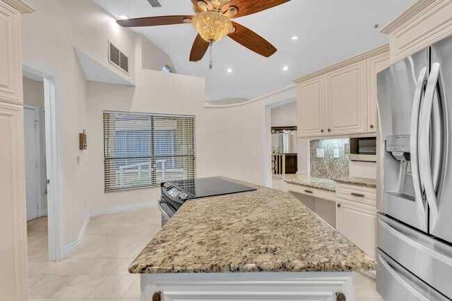 Building Photo - 22595 Esplanada Cir