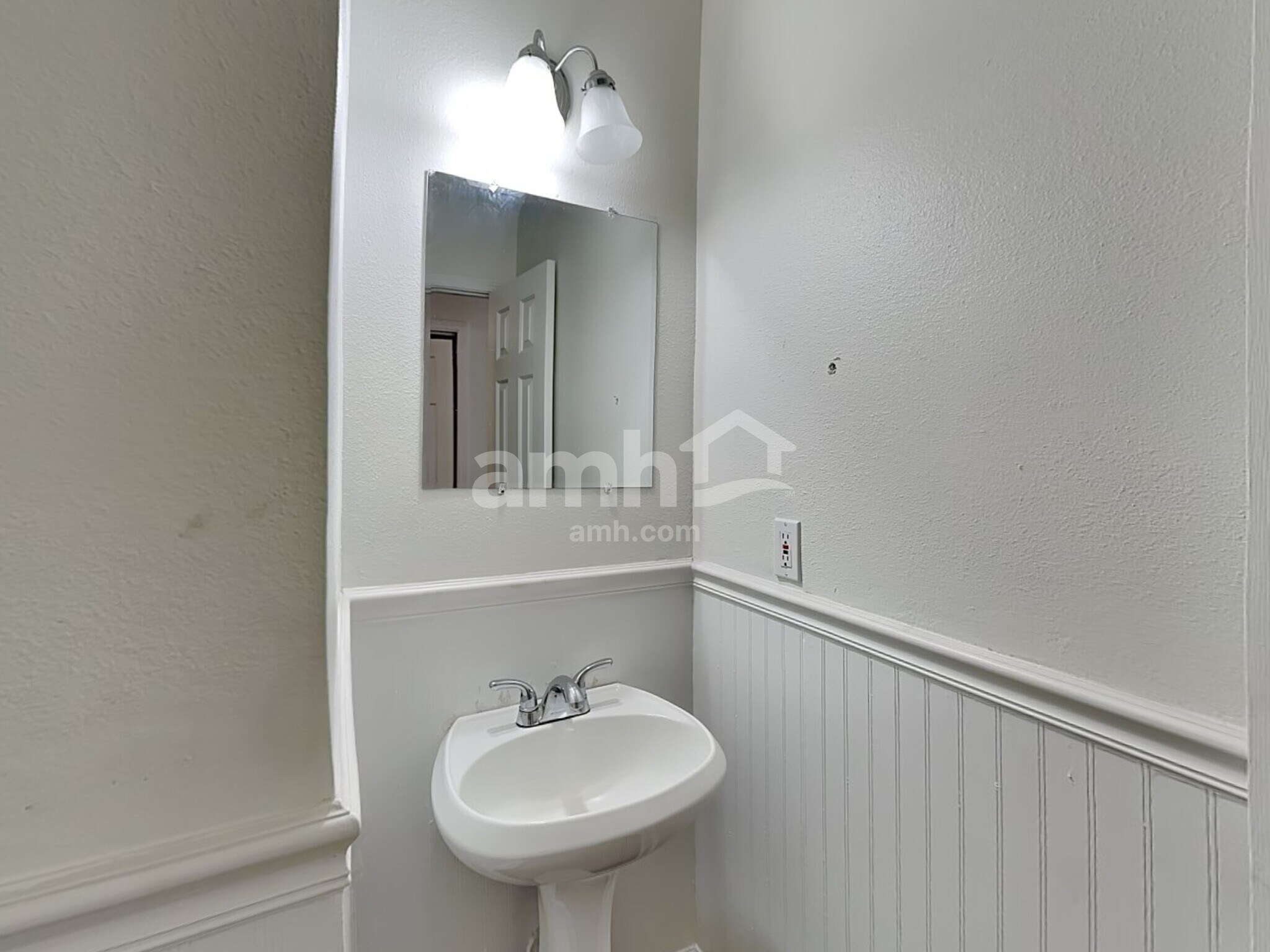 Building Photo - 22 Willow Bend Dr
