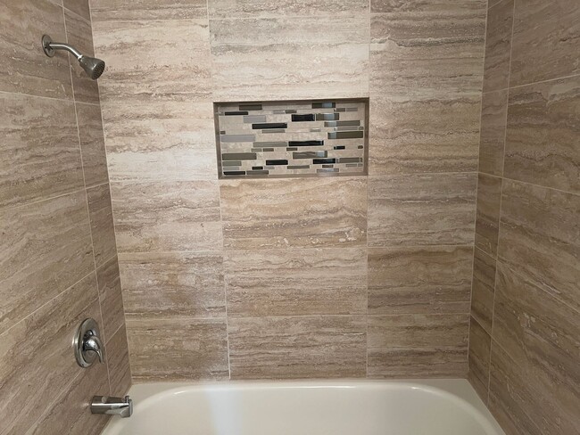 Building Photo - 4bd/2.75ba Bellevue Home