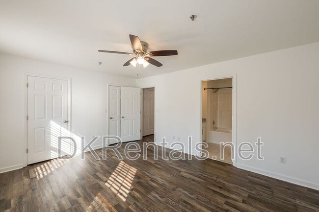 Building Photo - 215 Morris Ln