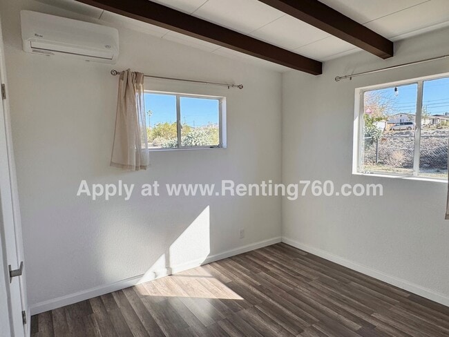 Building Photo - Updated 4 Bed 2 Bath Home!