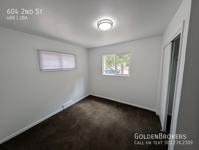 Building Photo - 604 2nd St