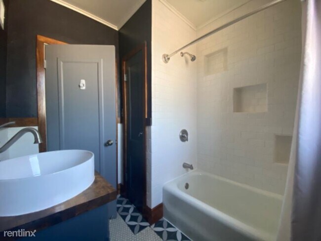 Building Photo - 2 br, 1 bath Apartment - 4963 Botanical Ave