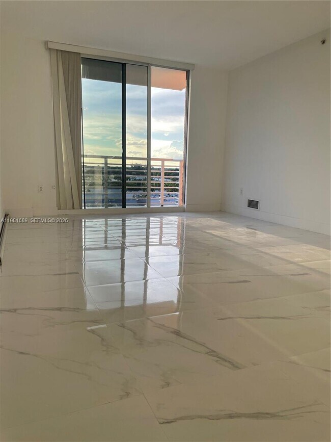 Building Photo - 2775 NE 187th St