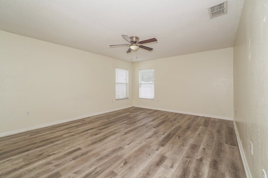 Building Photo - 7172 Summit Dr