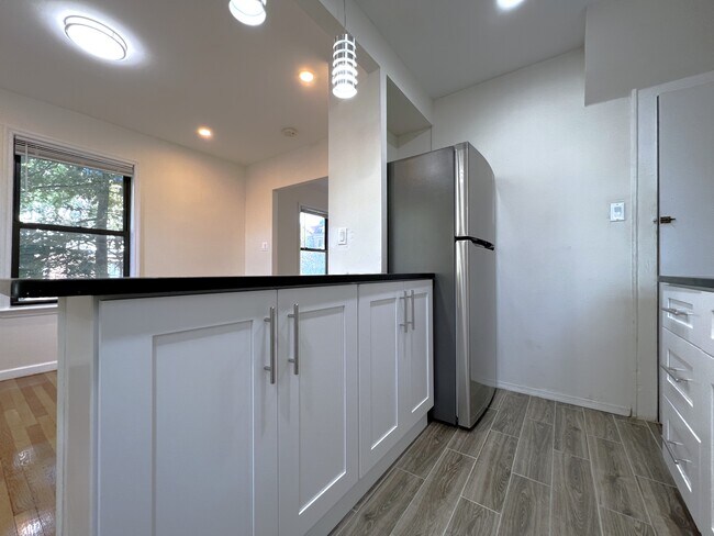 Building Photo - 67-135-135 Dartmouth St