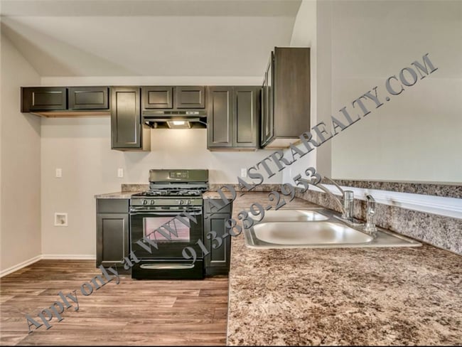 Building Photo - Beautiful NEW BUILD 3 Bed 2 Bath Home in G...