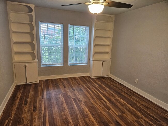 Building Photo - 209 NW Arlington Ave