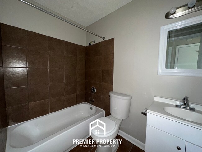 Building Photo - Charming 3BR/2BA Memphis Home w/ Vaulted Ceilings, Fireplace & Fenced Backyard