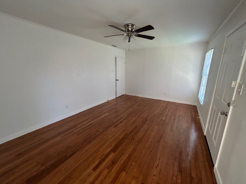 Building Photo - 1118 Woodley St