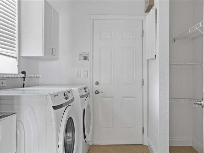 Building Photo - 926 Marina Dr