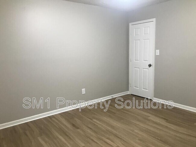 Building Photo - 2509 Green Oaks Ct SE