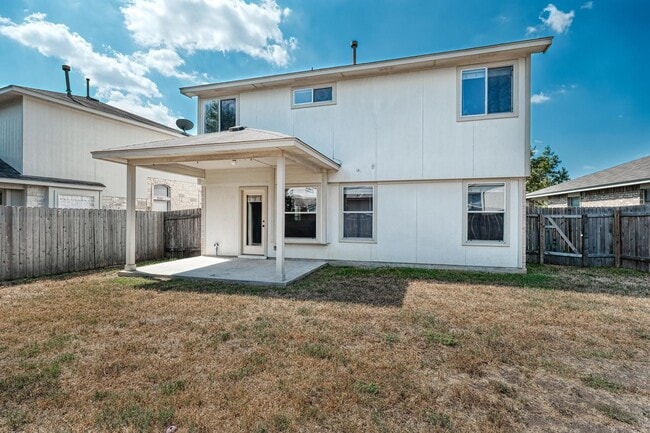 Building Photo - Beautiful 3/2.5/2 two story with two livin...