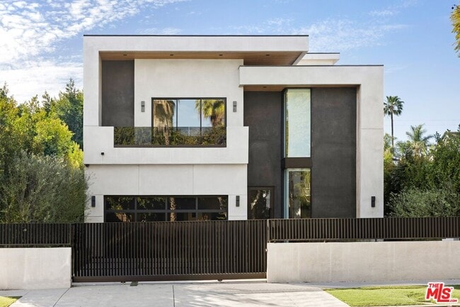 Building Photo - 829 N Ogden Dr