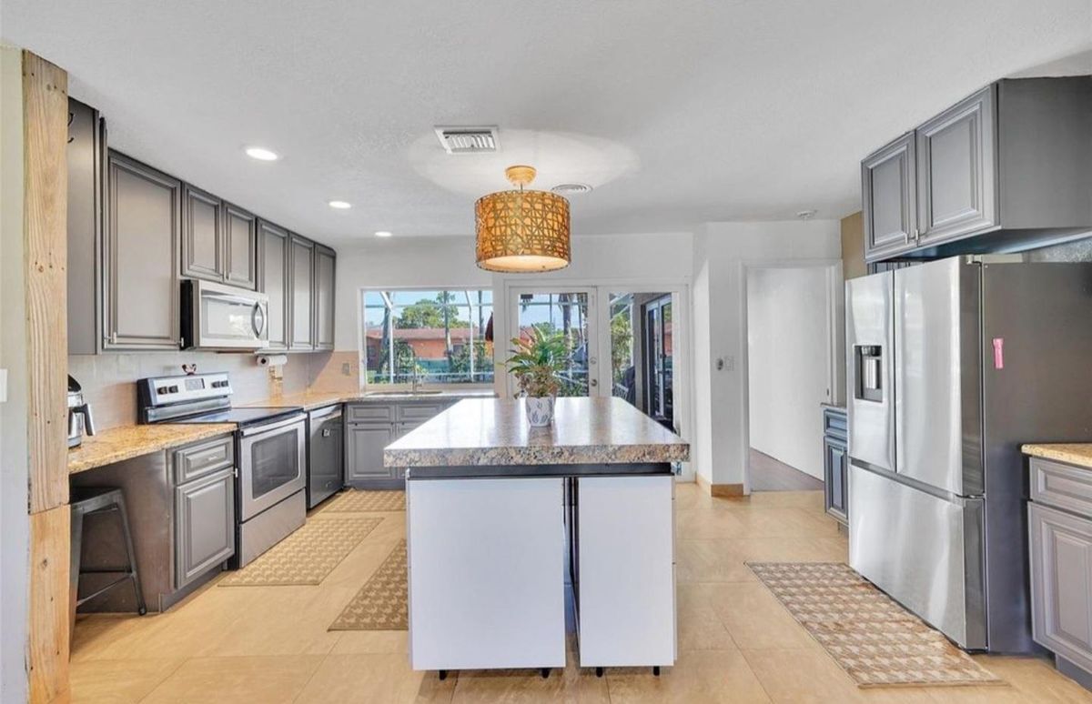 Building Photo - 1736 NW 38th St