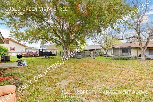 Building Photo - 10610 Green Vista St