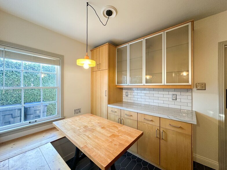 Building Photo - 2315 N Flower St