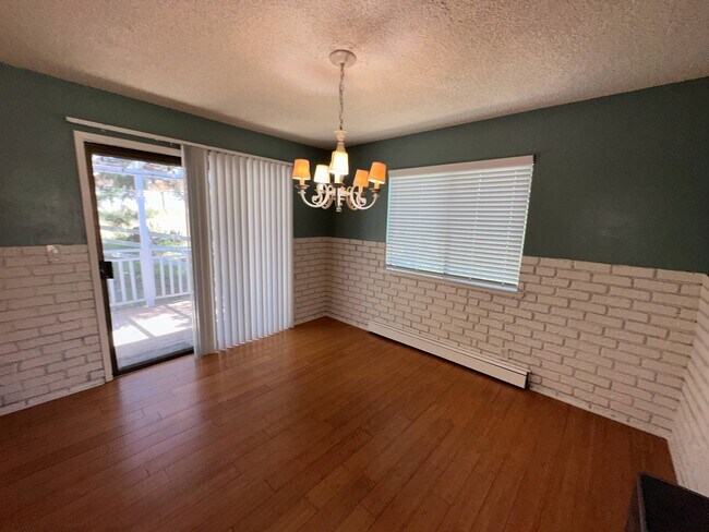 Building Photo - 45221 Big Oak Ln