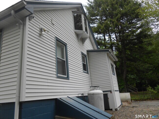 Building Photo - 240 Derby Ave