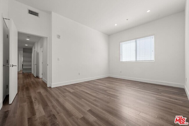 Building Photo - 1215 S Bedford St