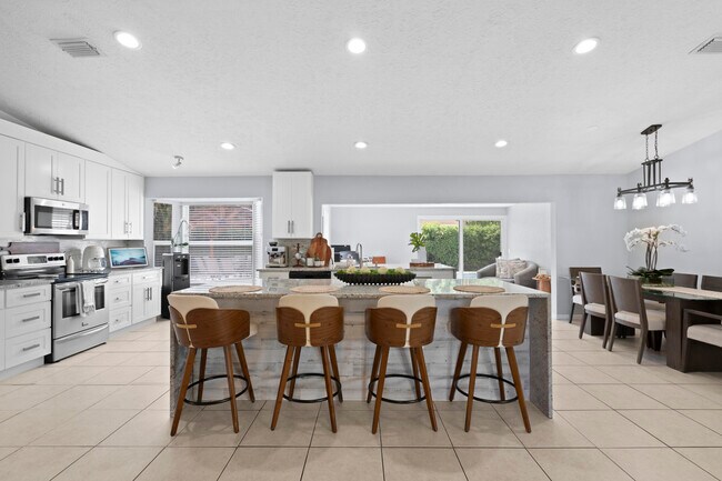 Building Photo - 3238 SW Constellation Rd