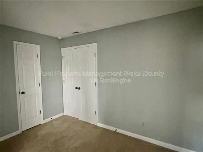 Building Photo - 700 Bishops Park Dr