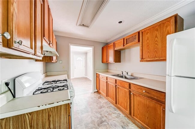 Building Photo - 2053 White Oak Cir