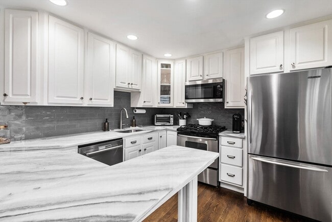 Building Photo - 12 Mystic St