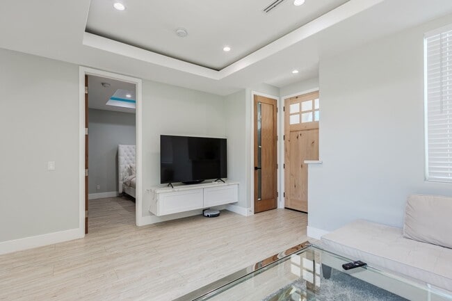 Building Photo - 10068 Russell Ave