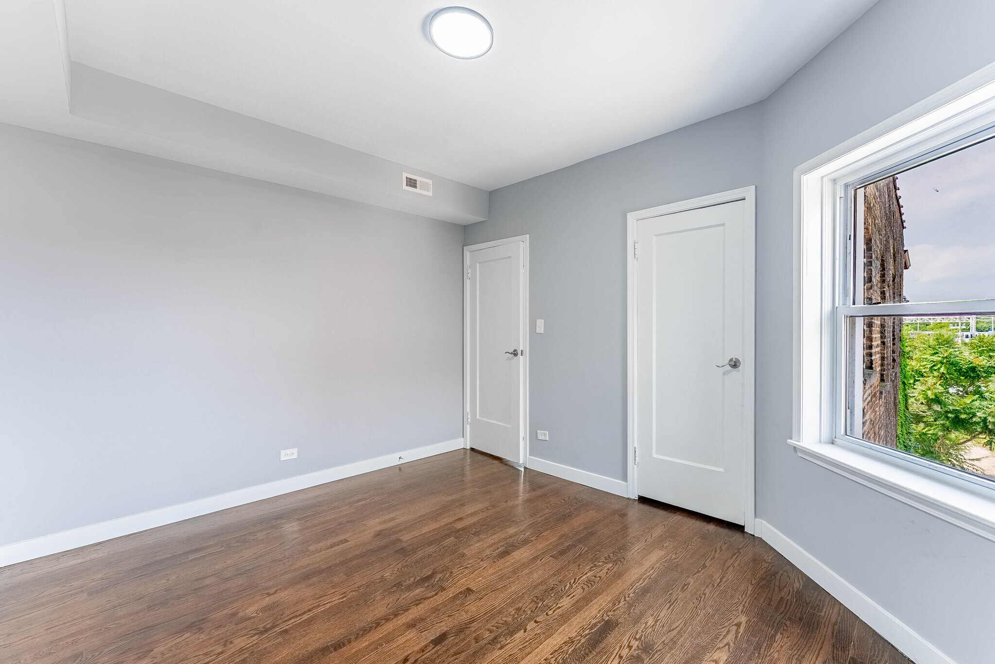 Building Photo - 7630 N Marshfield Ave