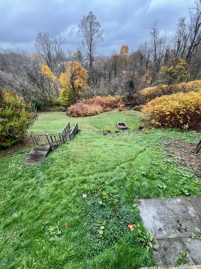 Building Photo - Three Bedroom Single Family House
