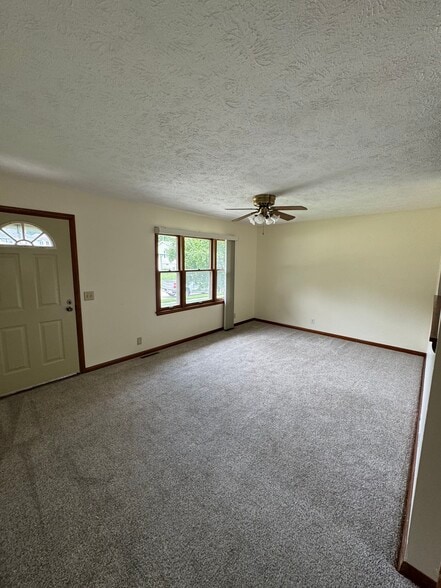 Building Photo - 307 Steven Cir