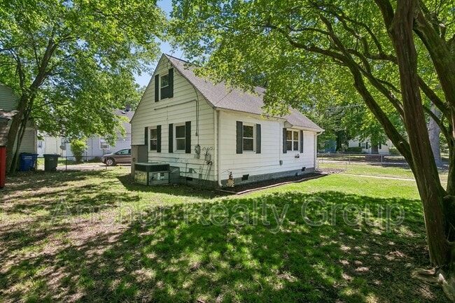 Building Photo - 7730 Ruthven Rd