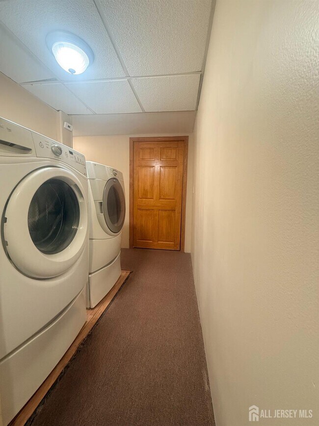 Building Photo - 363 Portia St