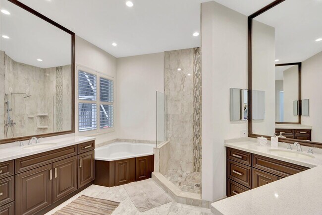 Building Photo - 10891 Fairmont Village Dr