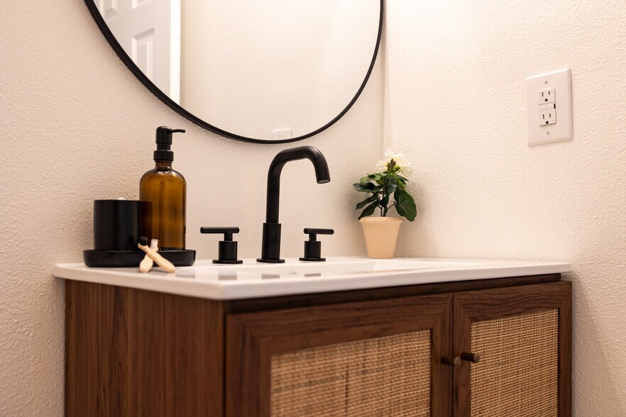 Building Photo - 5711 W 92nd Ave