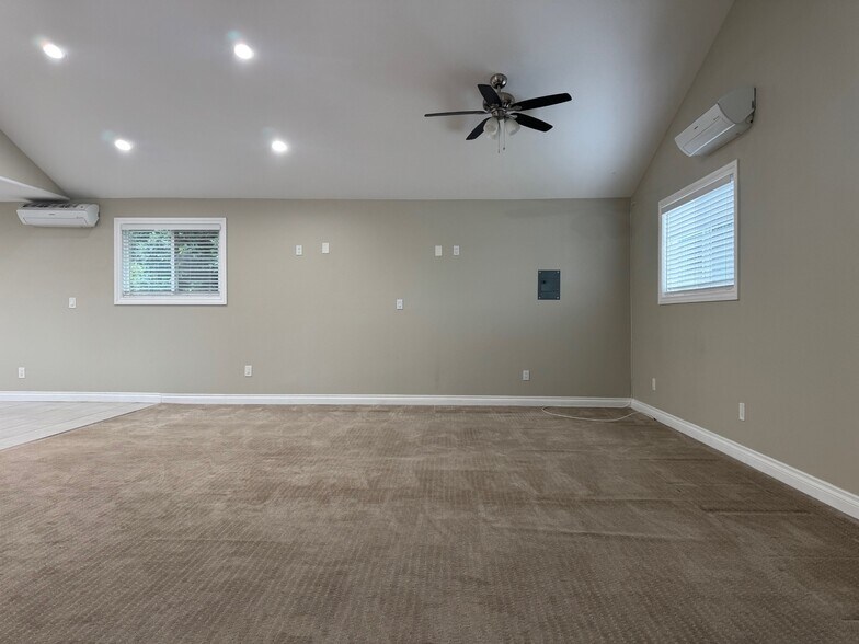 Building Photo - 16357 Vintage St