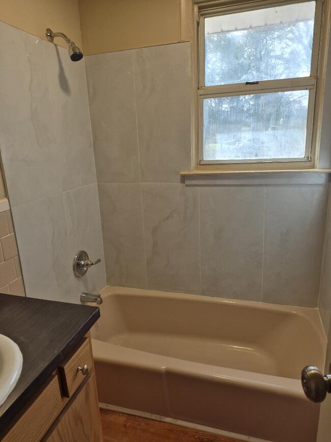 Building Photo - 1760 Halcun Dr