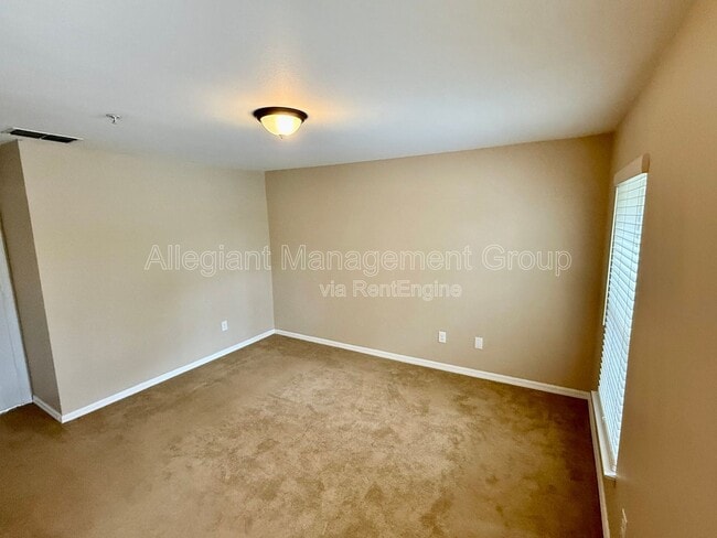Building Photo - 1048 Waterside Dr