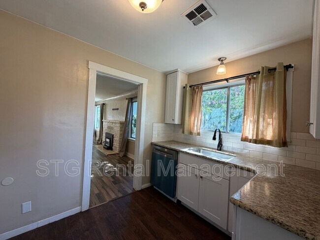 Building Photo - 337 W 200 N