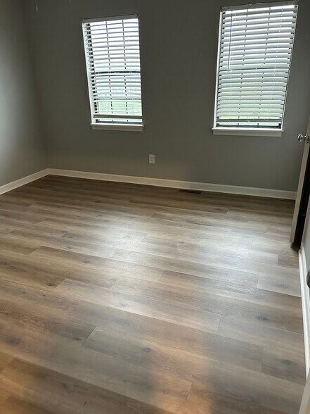 Building Photo - 120 Creekwood Ave