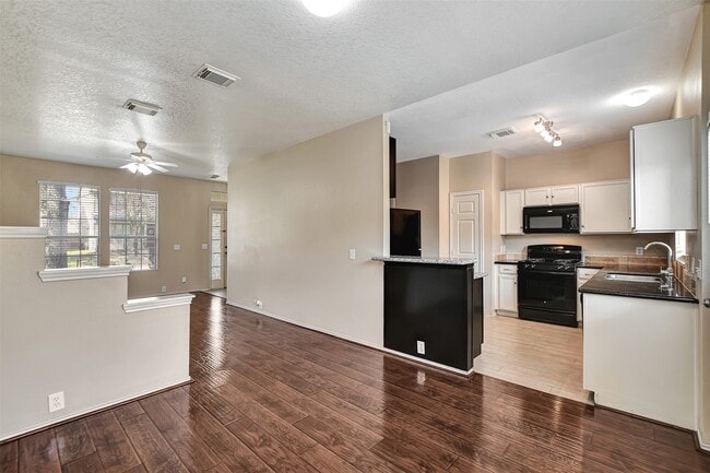 Building Photo - 23624 Wildwood Green Way