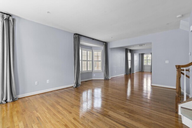 Building Photo - 10512 Old Ellicott Cir