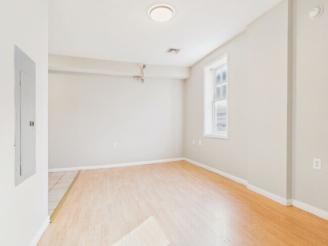 Building Photo - 1001 N 3rd St