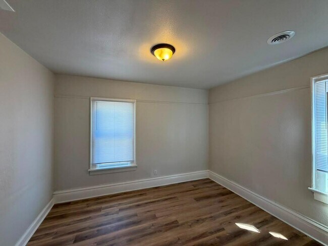 Building Photo - 3356 N Buffum St