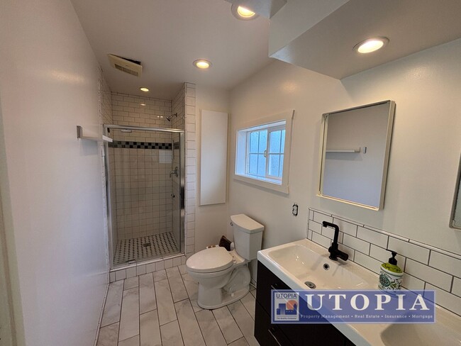 Building Photo - Charming, Sun-Filled 2BD/1BA Home on Quiet...