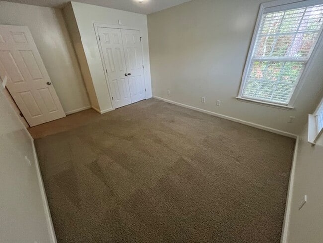 Building Photo - Spacious 4-Bedroom Home with Modern Comforts in Valdosta